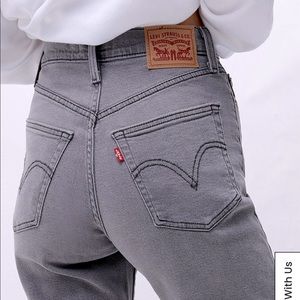 Levi’s rib cage straight ankle jeans . Size 26